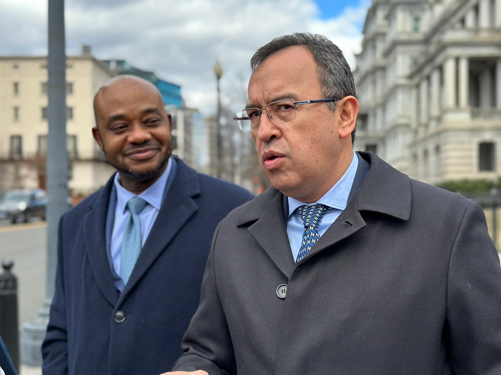 Embajador de Colombia en EEUU, Luis Gilberto Murillo y ministro del Interior, Alfonso Prada.