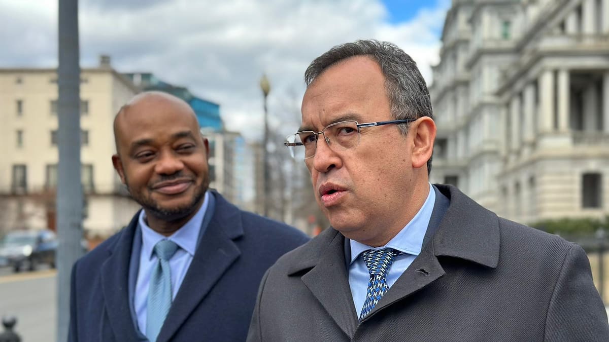 Evaluaremos levantamiento de orden de captura para extraditables: MinInterior