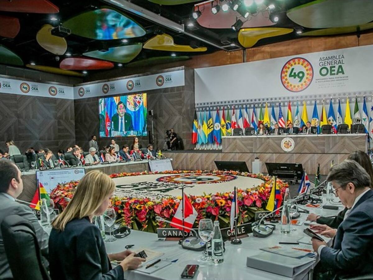 Es lamentable que uno de los países se retirara de la asamblea de la OEA: Diego Pary