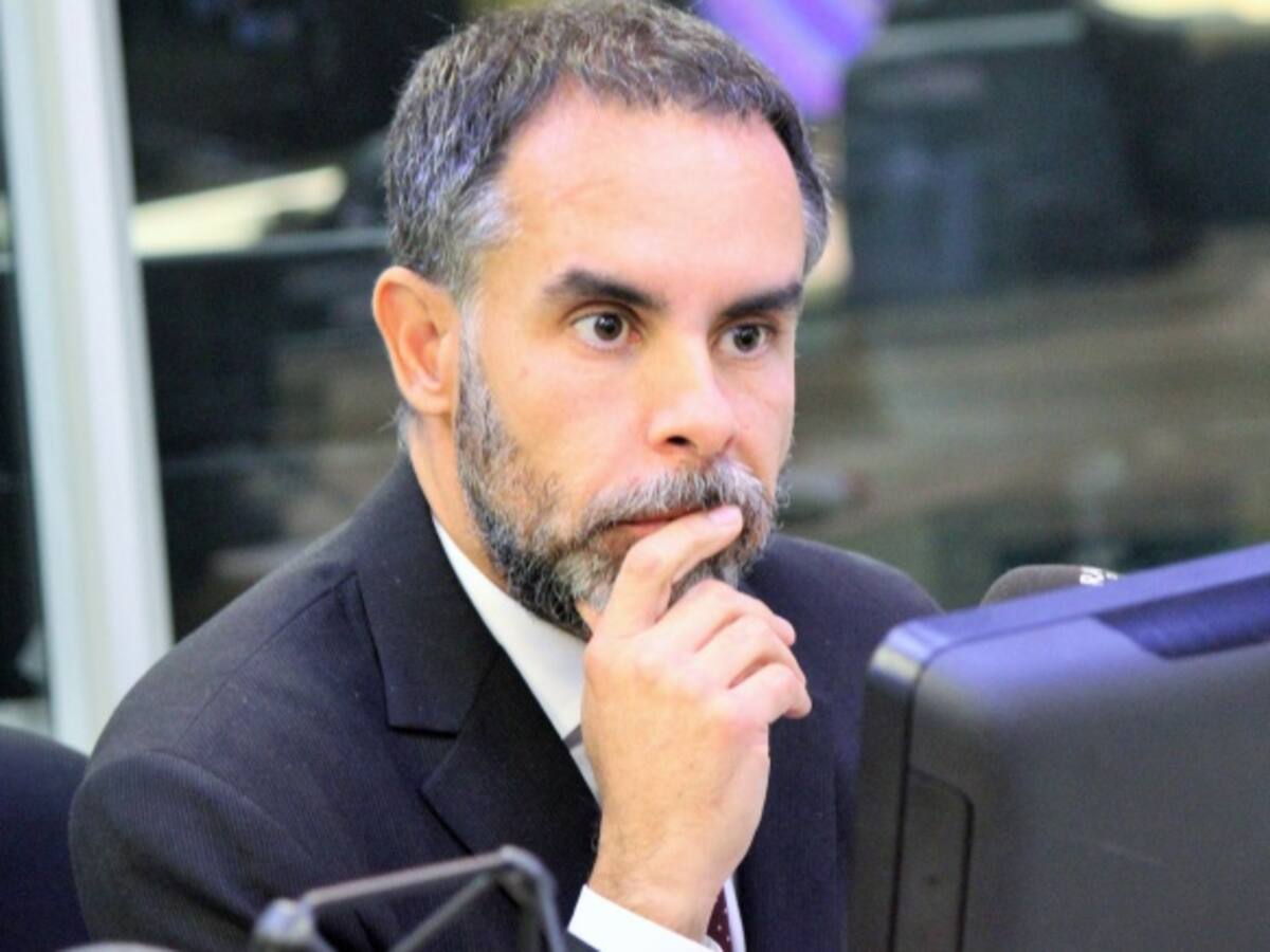 Hay muchos ministros payasos, el 80% debería irse: Benedetti