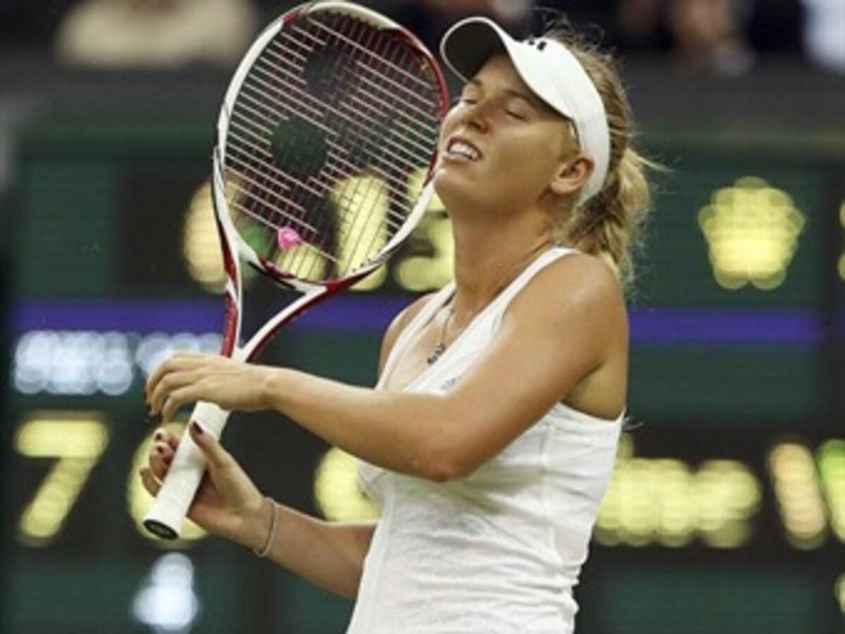 Sigue el mal rendimiento de Caroline Wozniacki, ahora eliminada en el debut de Wimbledon