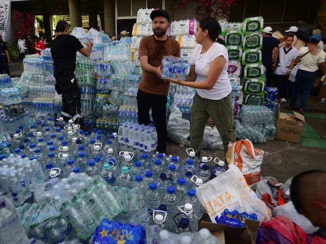 La India envía 20 toneladas de ayuda humanitaria a Colombia por el terremoto (Photo by Edwin Rodriguez Pipicano/Anadolu via Getty Images)