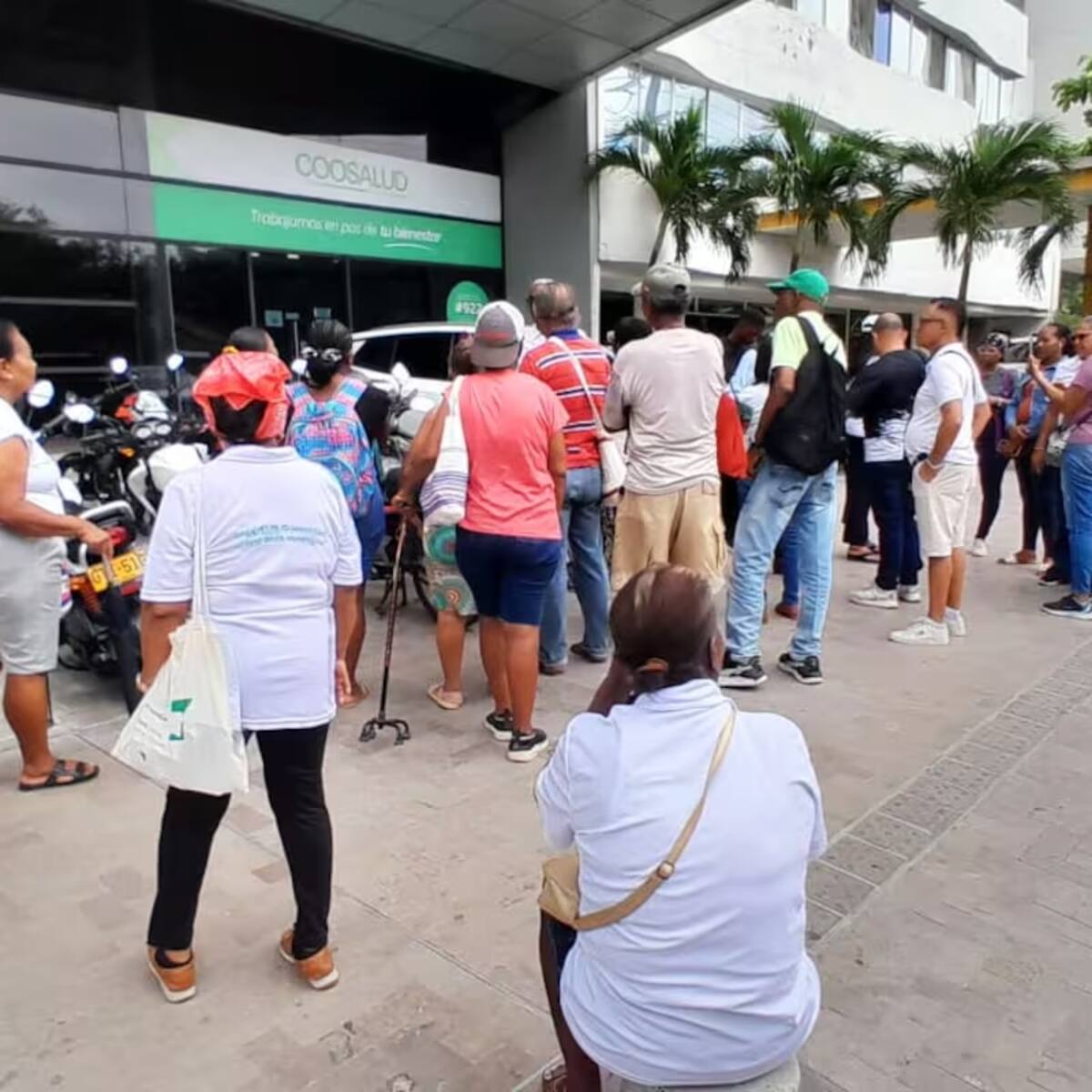 En Cartagena crisis de Coosalud EPS golpea a los usuarios: hubo un plantón en sede administrativa