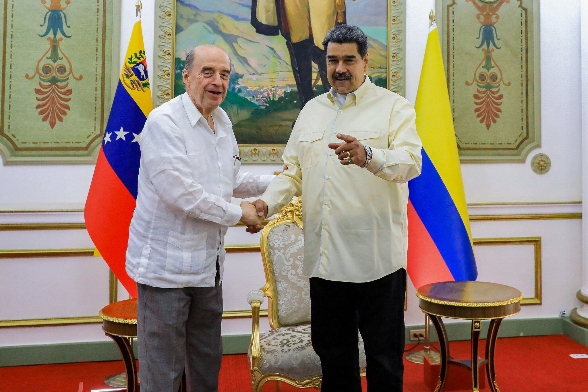Canciller Álvaro Leyva  y presidente Nicolás Maduro. Foto: @NicolasMaduro