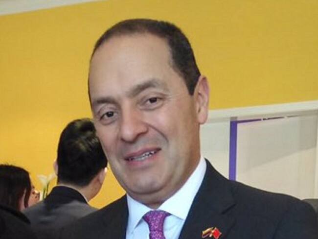 Embajador en China pide paciencia a colombianos que residen en Wuhan