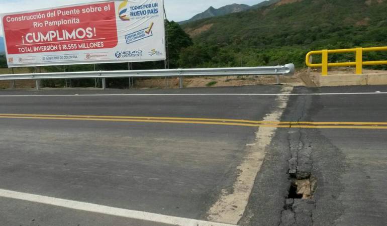 Construcción sobre el Río Pamplonita