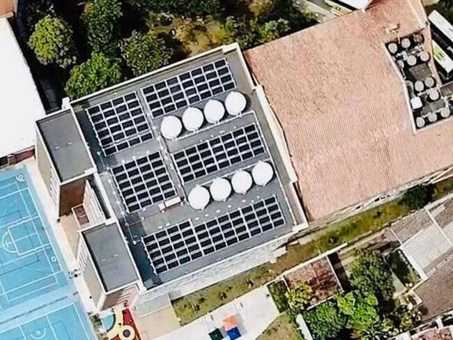 Celsia instala techo solar en colegio Colombo Británico de Envigado