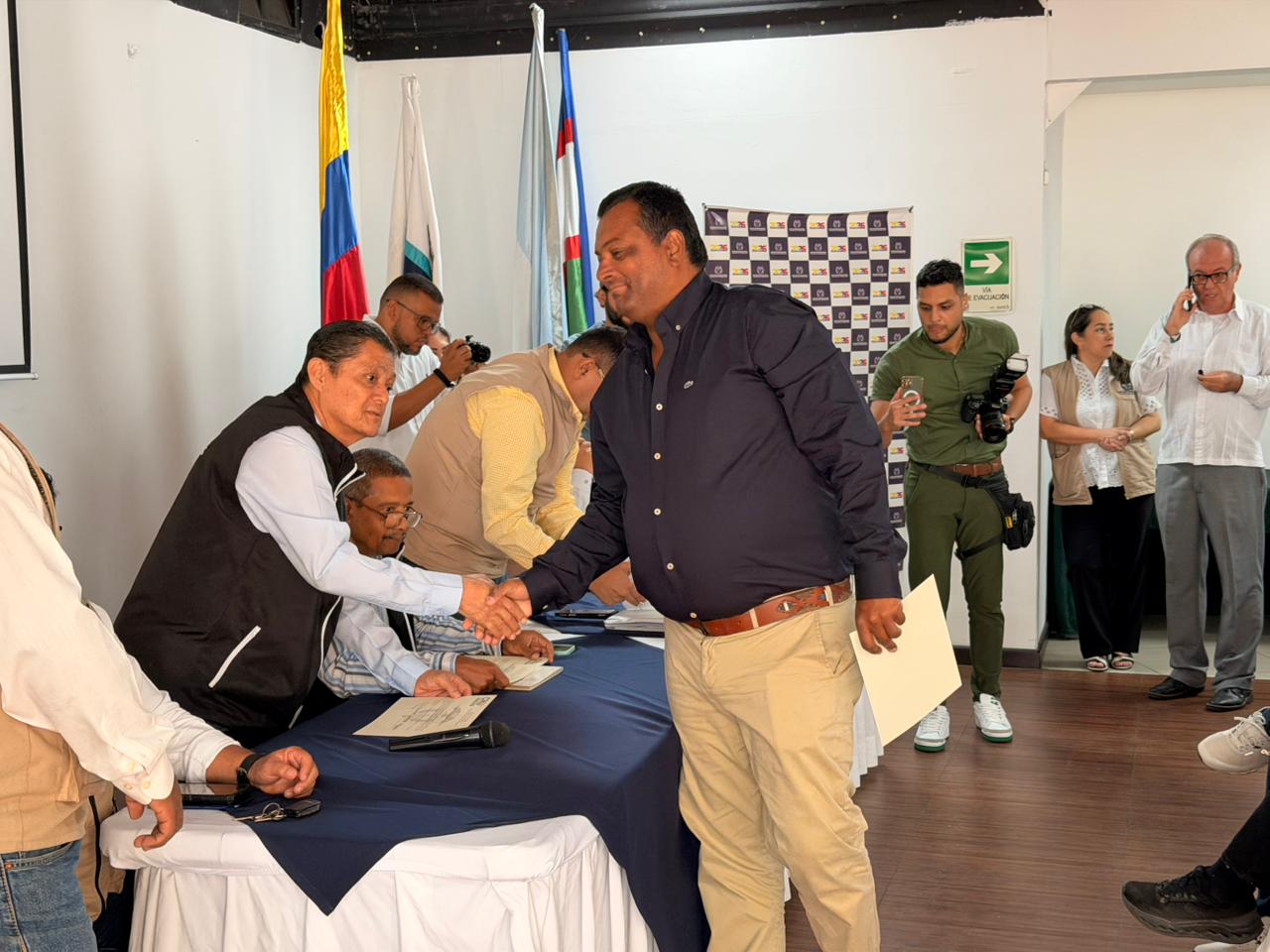 Con la entrega de credenciales, quedaron definidos los 13 representantes a la Cámara por el Valle del Cauca. Foto: CNE.