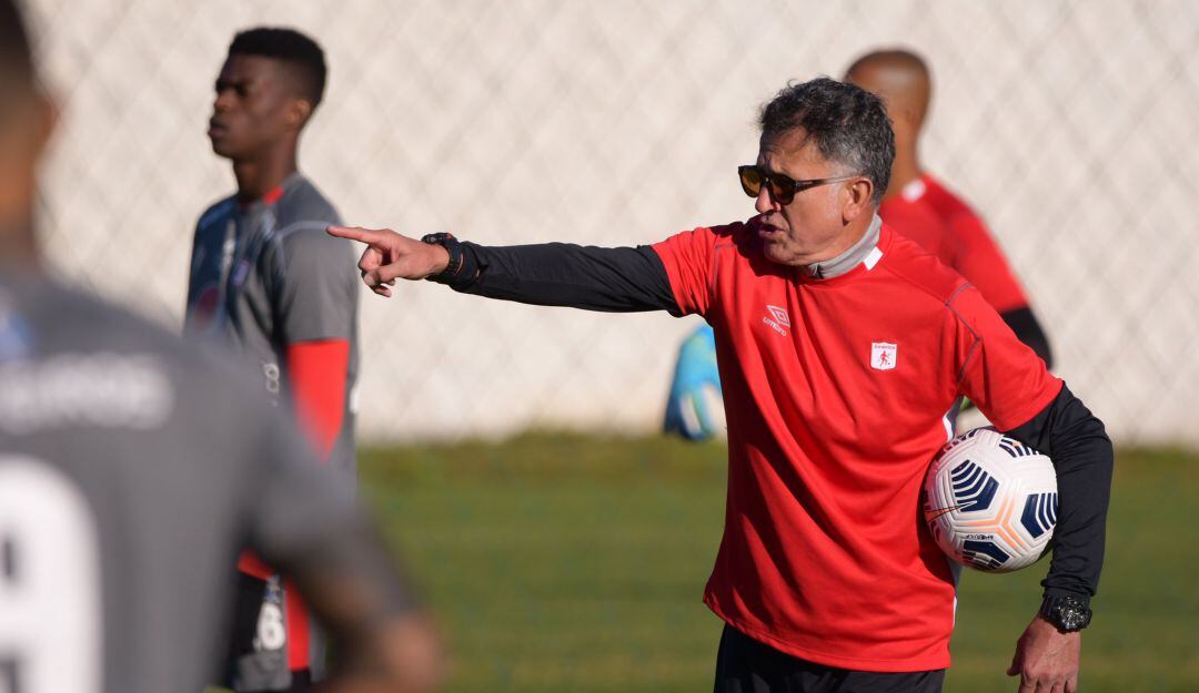 Juan Carlos Osorio entrenando al América de Cali en 2021
