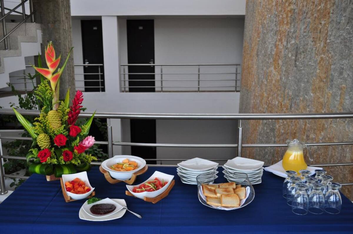 En pleno centro histórico de Santa Marta, este hotel es de las mejores opciones de calidad y comodidad para turistas y visitantes.