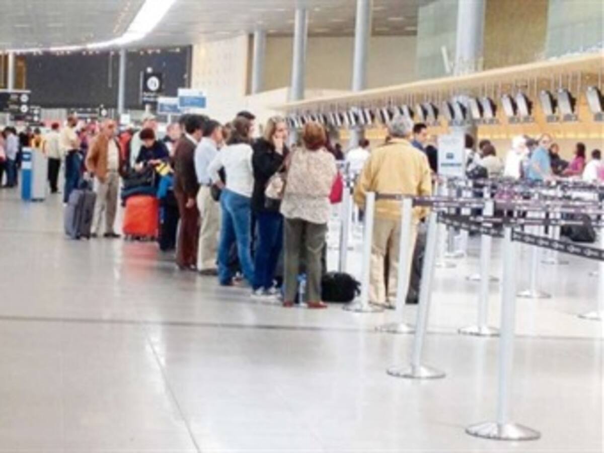 Aerocivil abrió investigación por robo de maletas de deportados de España