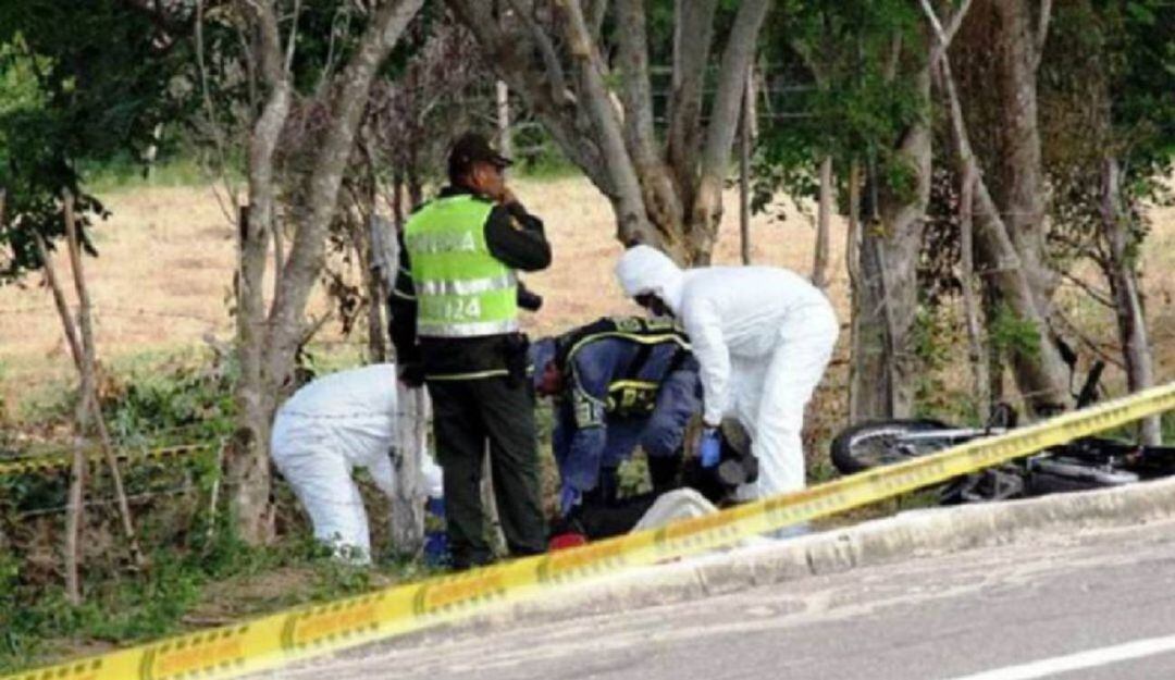 La víctima se movilizaba como parrillera en una motocicleta. El conductor perdió la vida en el lugar de los hechos
