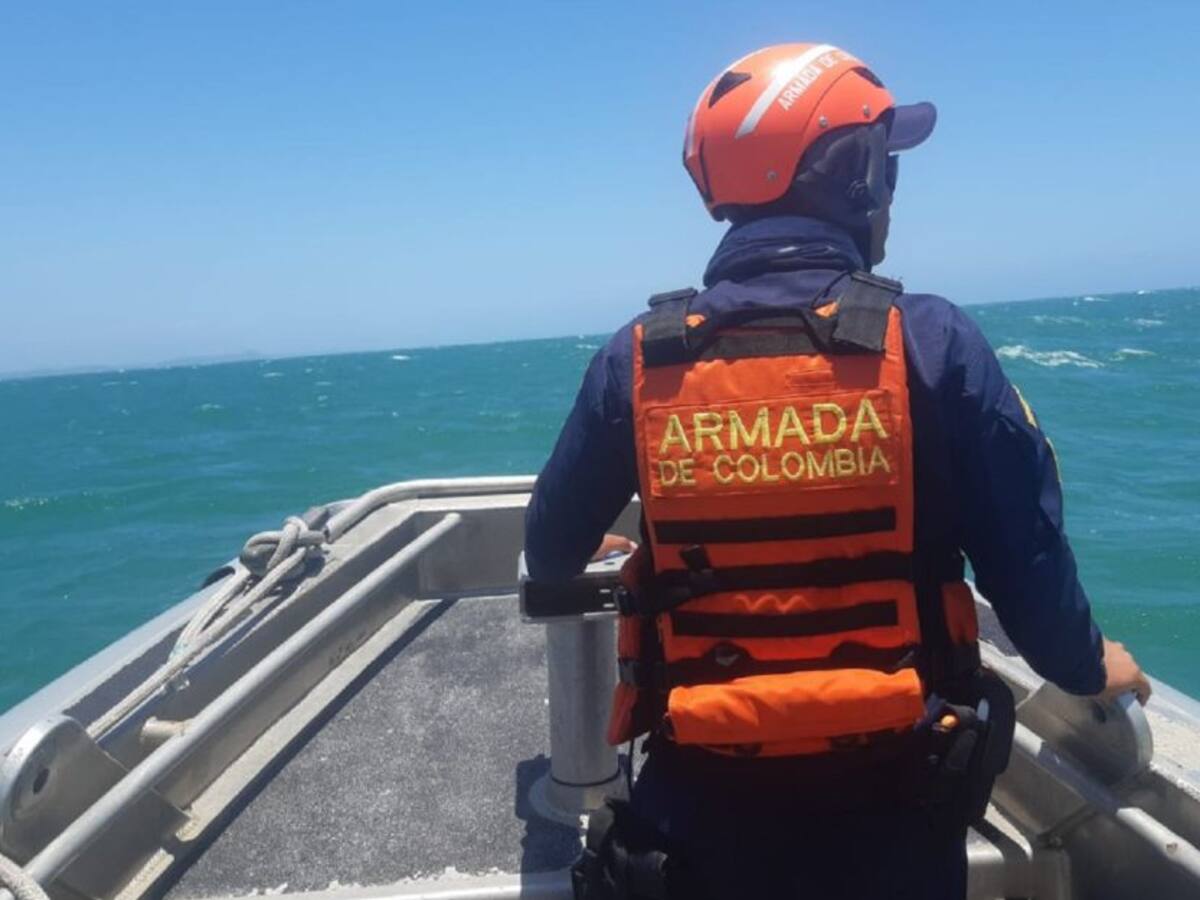 Armada rescató a hombre tras naufragar en Tierrabomba