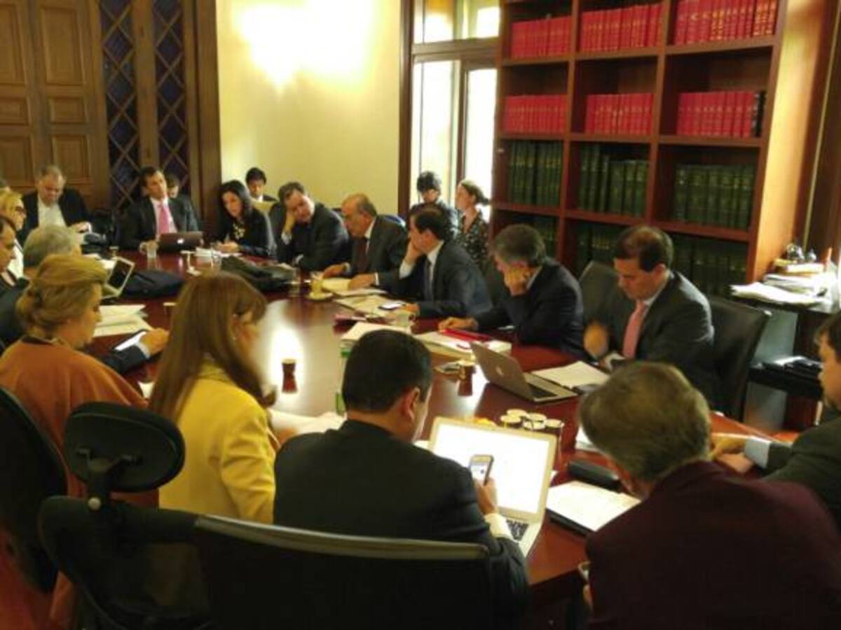 El Gobierno ha buscado sin respuesta encuentro con el Centro Democrático
