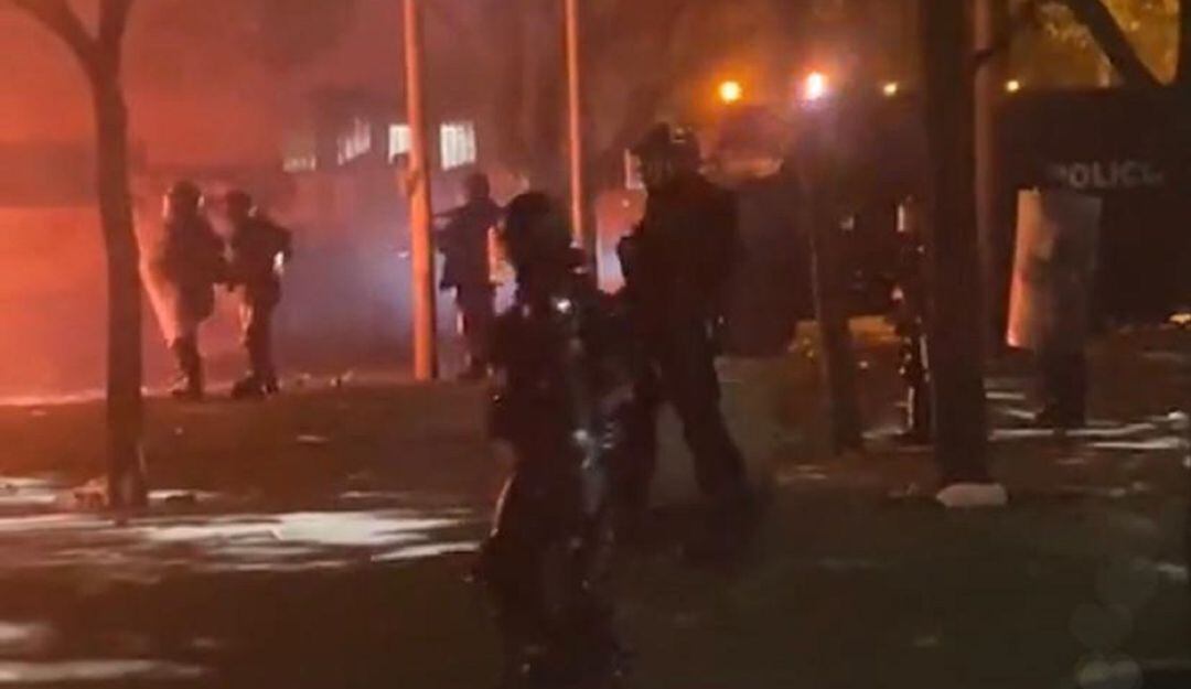 La movilización deja cinco lesionados, entre ellos un periodista y una mujer de la misión médica