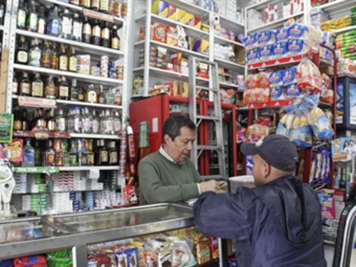 Tenderos sufren caída dramática de sus ventas por decreto sobre expendio de licor: Fenalco