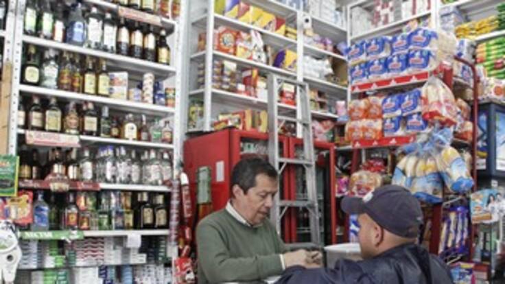 Tenderos sufren caída dramática de sus ventas por decreto sobre expendio de licor: Fenalco
