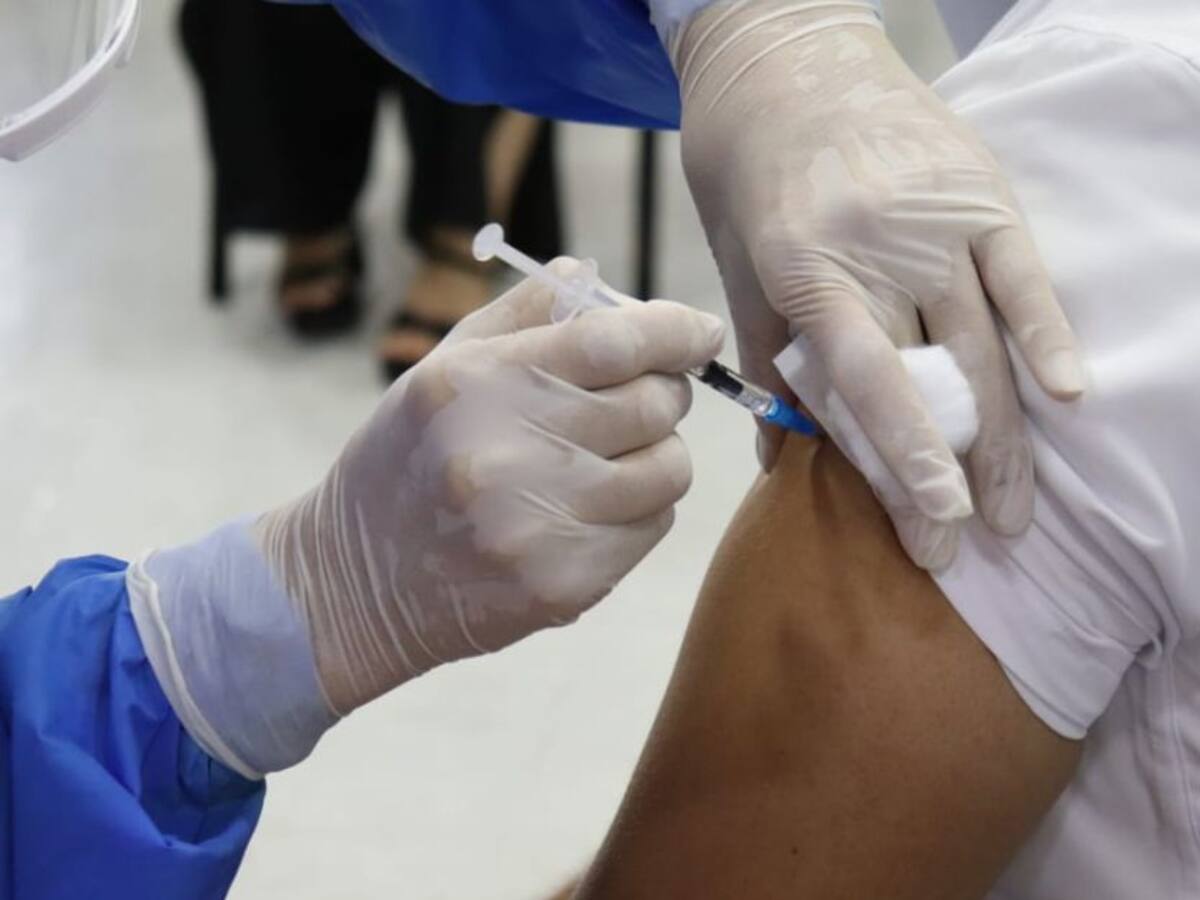 Mayores de 60 años empezaron a recibir tercera dosis en el Tolima