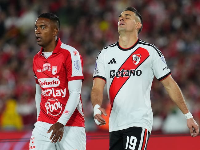 Rafael Santos Borré durante su partido ante Santa Fe en El Campín. (Photo by Andres Rot/Getty Images)
