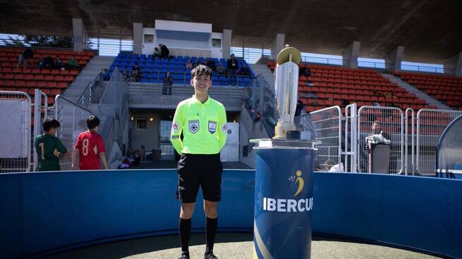 Romeo Rojas, el colombiano que quiere llegar a ser árbitro profesional en Premier League