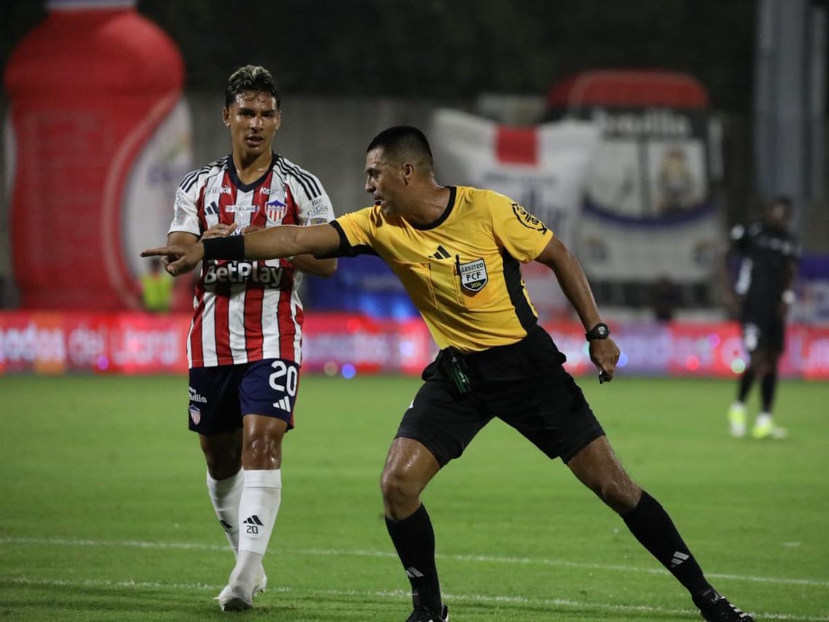 Tulio Gómez estalla contra árbitro: “Tuvo que esperar hasta el minuto 99 para meternos la mano”