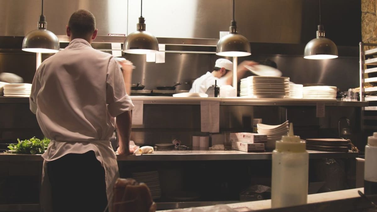 En Medellín, la Alcaldía suspende piloto de apertura de restaurantes