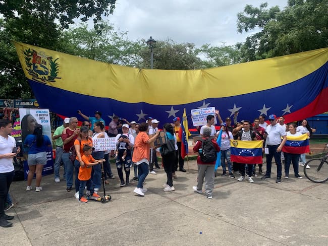 Ciudadanos venezolanos en Cúcuta brindan su apoyo a Edmundo González / Foto: Caracol Radio