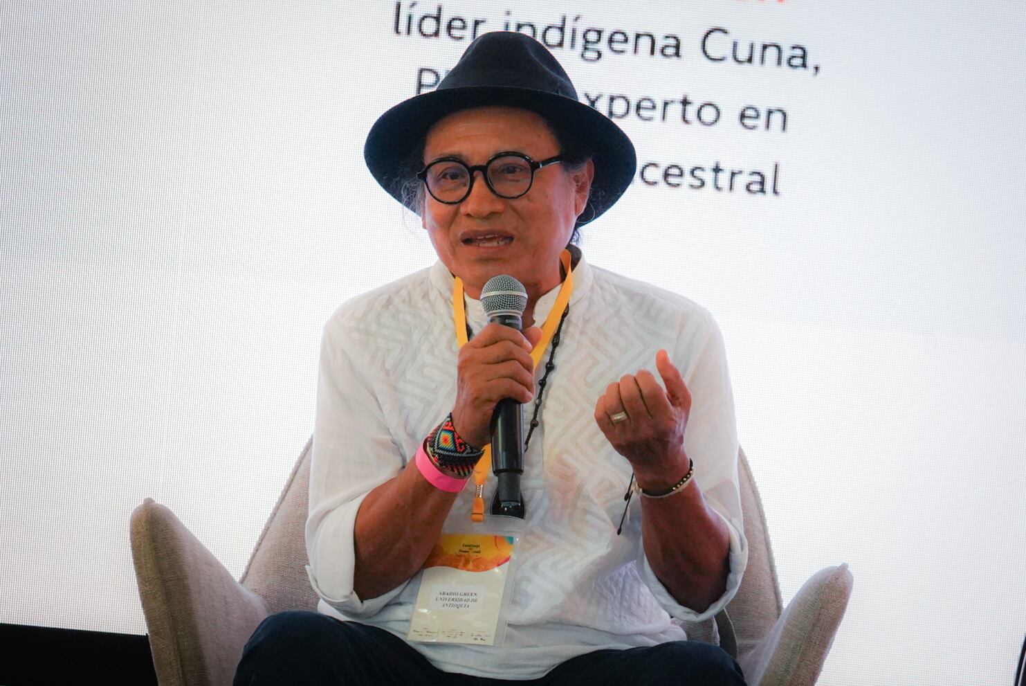 Abadio Green, líder indígena y docente de la Universidad de Antioquia, durante el Festival del Pensamiento. | Foto: Caracol Radio