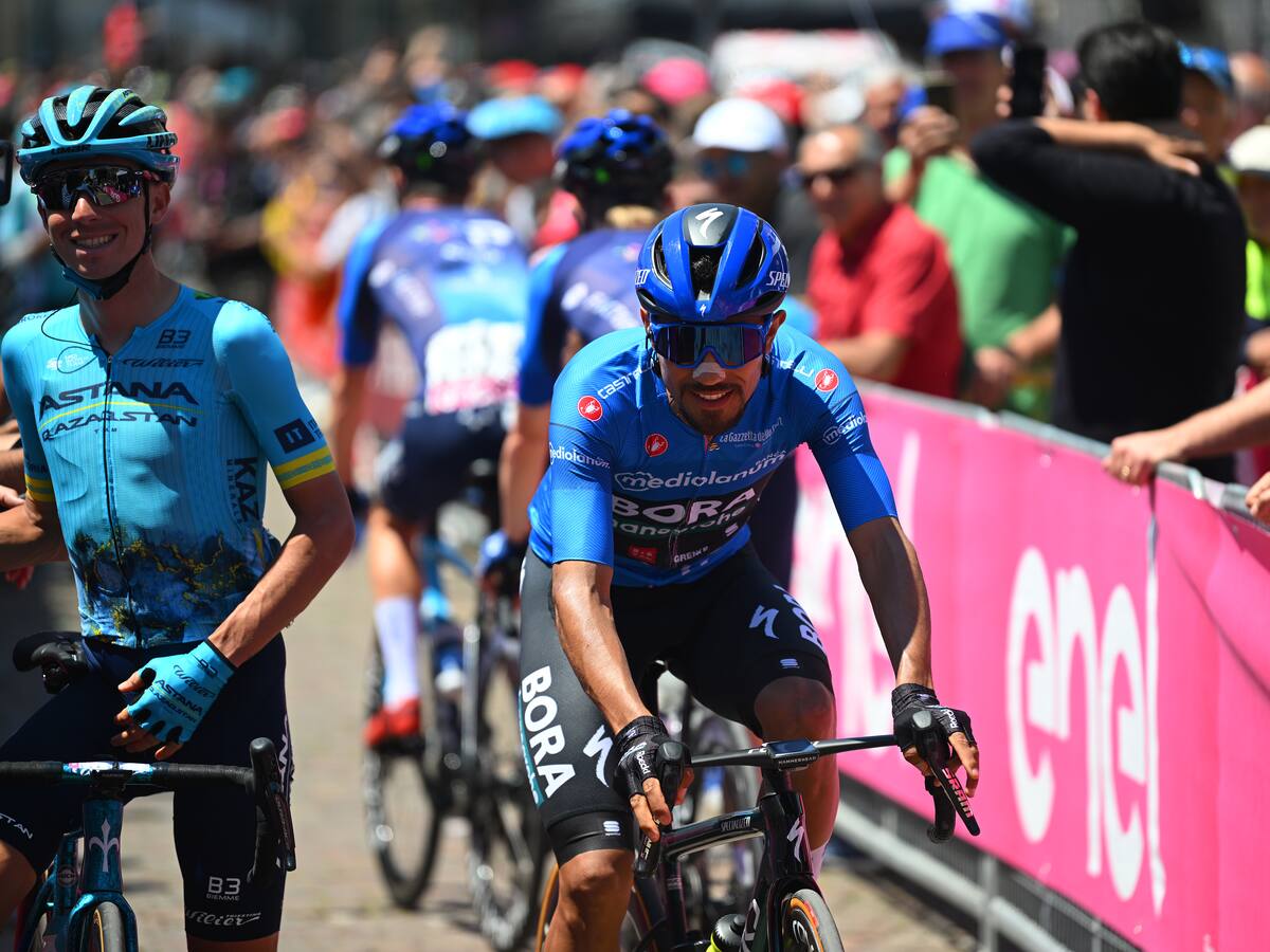 Paret-Peintre gana la etapa 10 del Giro; Daniel Felipe Martínez defiende su segundo lugar