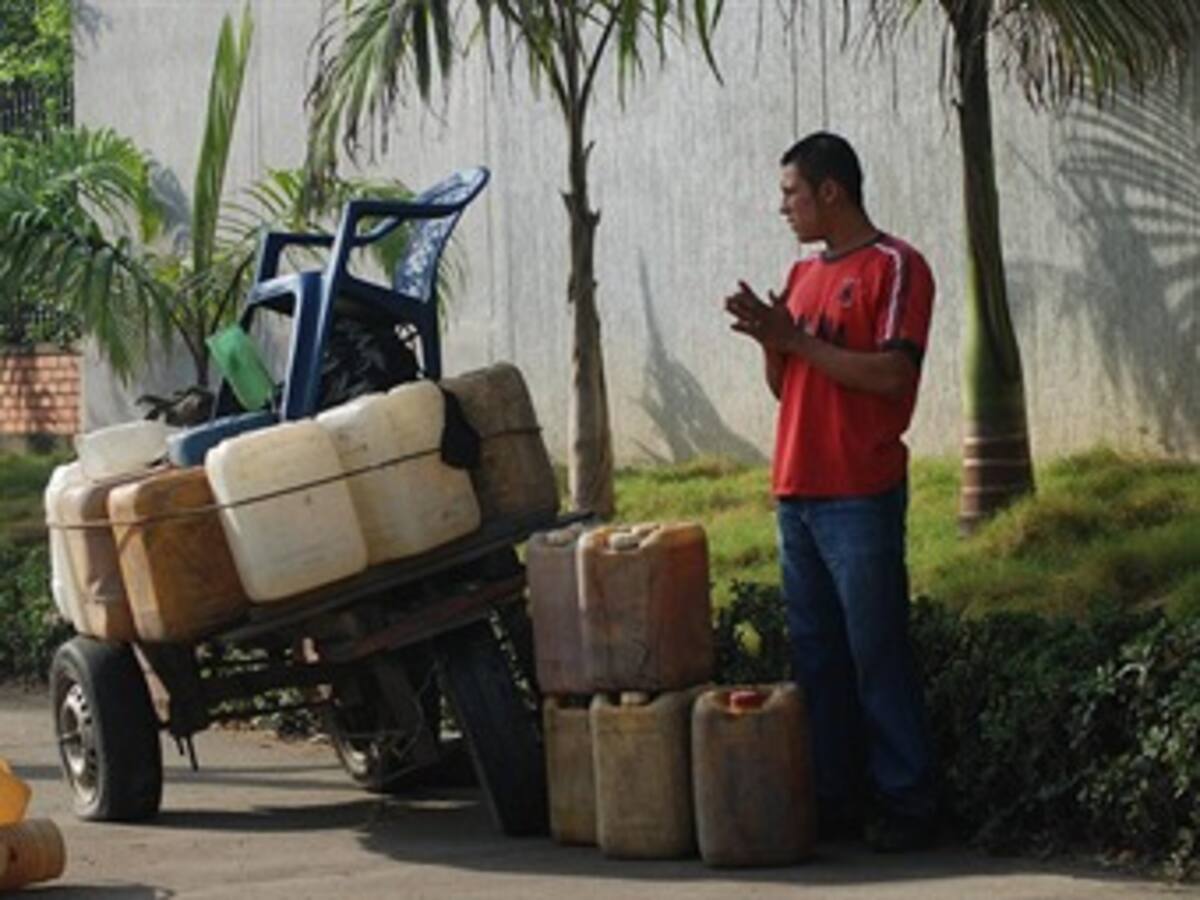 Polémica en Venezuela por instalación de chip que pretende frenar contrabando de gasolina a Colombia