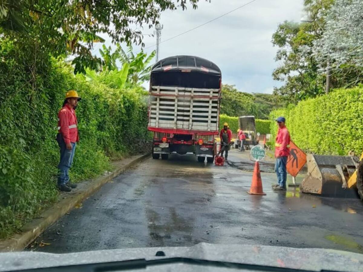 ¡Por Fin! Iniciaron mejoramiento en la vía El Caimo en Armenia