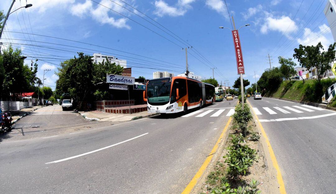 Los desvíos se deben al cierre de la calle del Mamón por intervención en la vía.