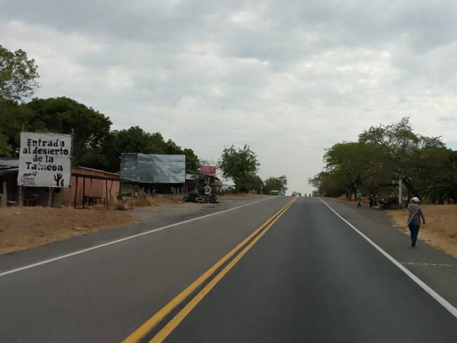 Un grupo de Indígenas cierran la vía Neiva - Girardot km 52+500 sector El Patá.