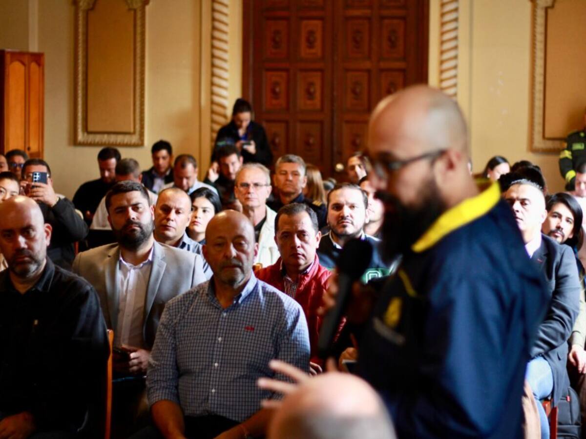 La UNGRD se compromete en invertir $ 5.000 millones para adquirir maquinaria amarilla para Caldas