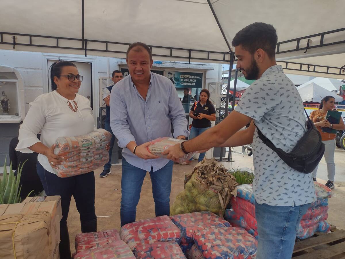 Comerciantes de Bazurto lanzan campaña para damnificados por el inverno en Cartagena