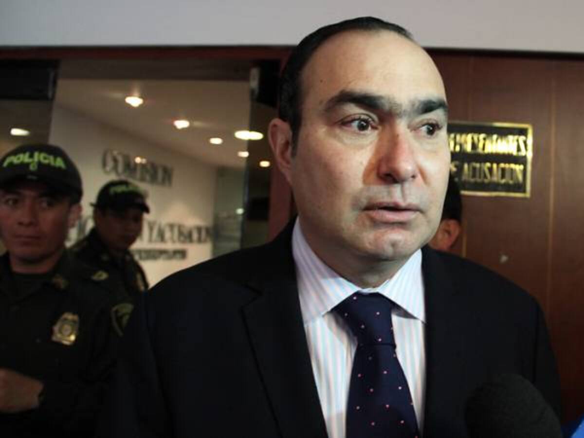 Senado define el futuro del magistrado Pretelt