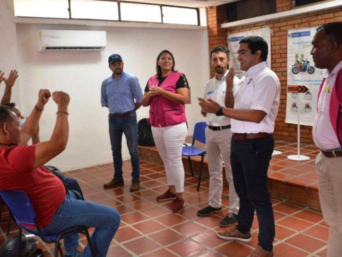 Motociclistas con discapacidad auditiva se capacitan en seguridad vial