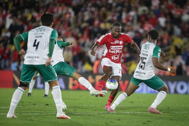 Hugo Rodallega durante el juego entre Santa Fe y Cali / Colprensa.