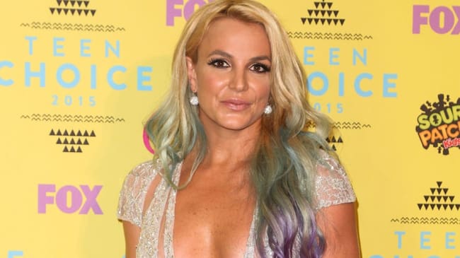 Britney Spears dice que su vida se ha vuelto tan simple que parece la Virgen María.