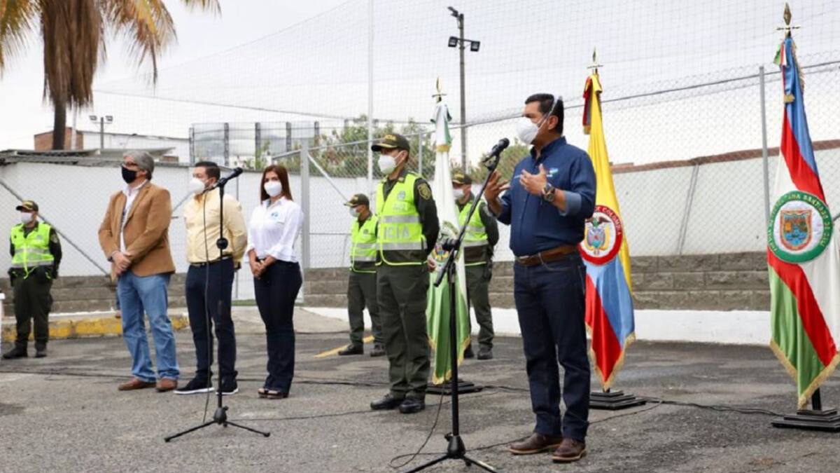 Primero el respeto a la dignidad humana, mensaje del alcalde a la policia