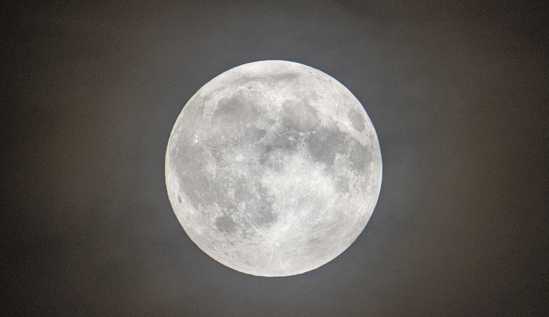 Superluna de Esturión