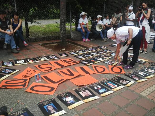 En Medellín marcharon por las 45 mil víctimas de desaparición forzada del país