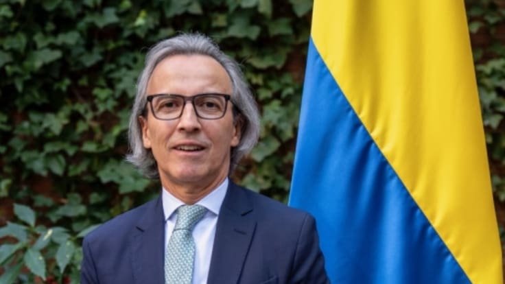 ¿Cuántos colombianos se verían beneficiados con el plan de regularización de inmigrantes en España?