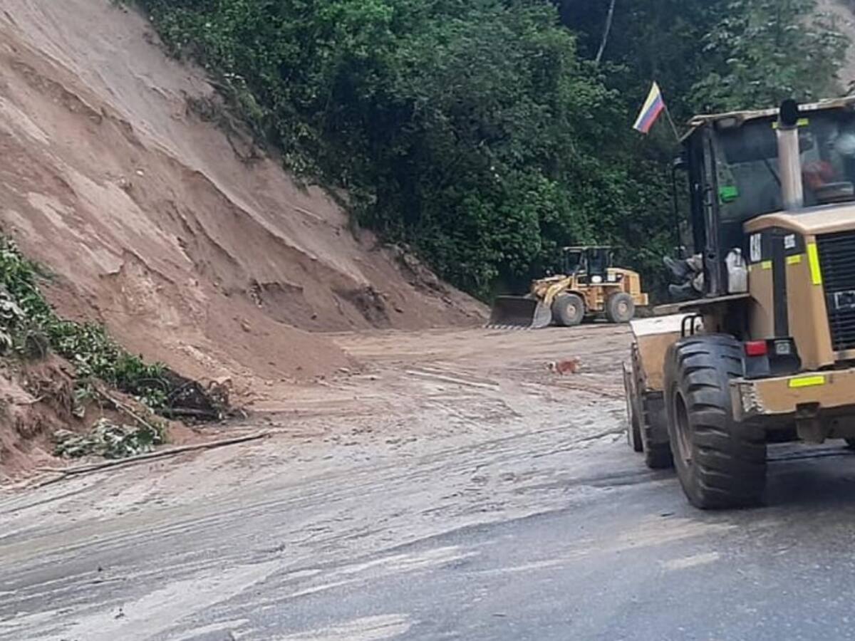 Apertura total de vía La Línea tras derrumbe de grandes proporciones