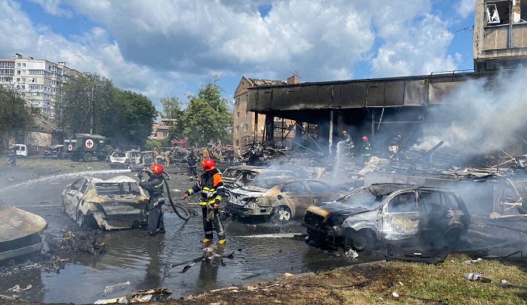 La guerra no cesa: Al menos 20 muertos por bombardeo en Vinnytsia, Ucrania