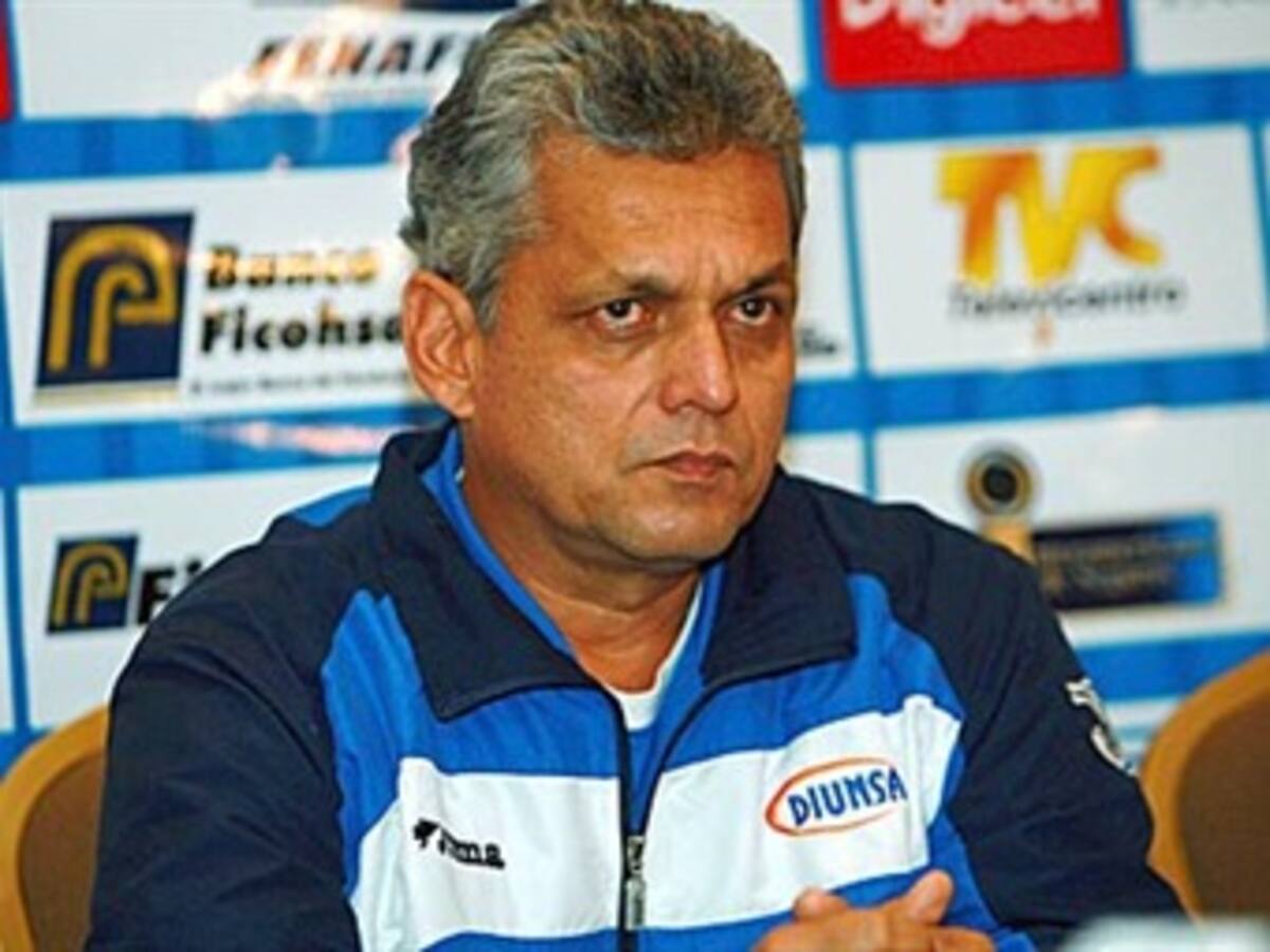 Reinaldo Rueda y jugadores hondureños reclaman premios por clasificación a Sudáfrica