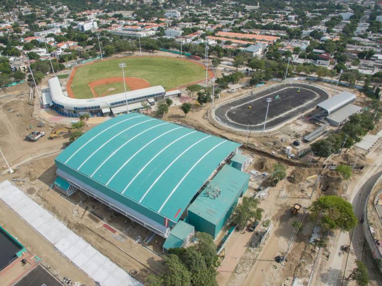 Algunos escenarios que se construyen para los Juegos Bolivarianos en Santa Marta. /FOTO ALCALDÍA
