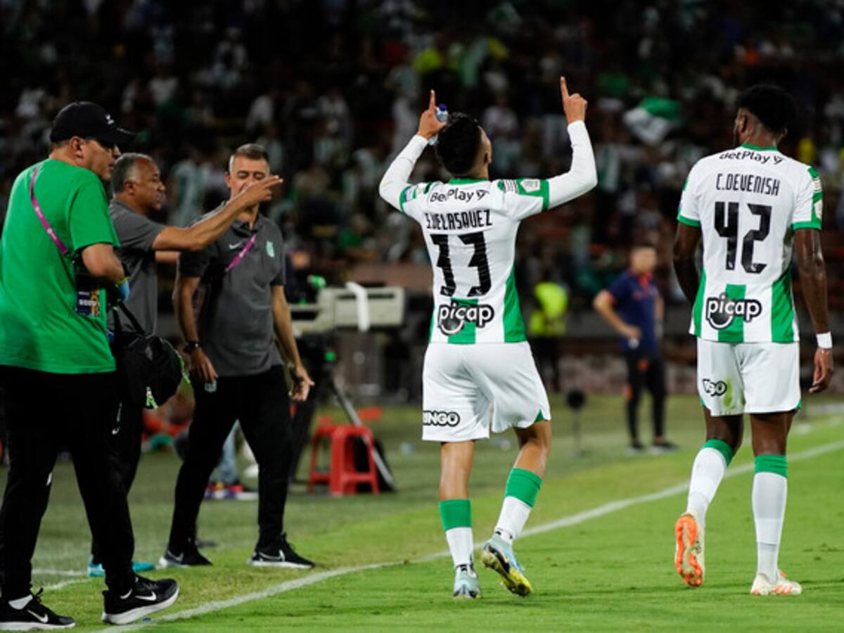 Nacional golea a Envigado y queda al borde de la clasificación