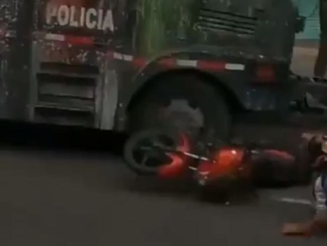 Investigan lo ocurrido con tanqueta que arrolló a motociclista