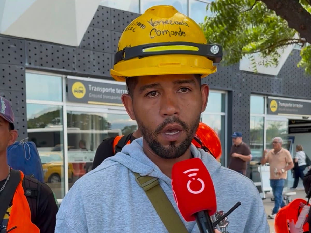 Más de 50 rescatistas venezolanos llegan para apoyar las labores de búsqueda tras el terremoto